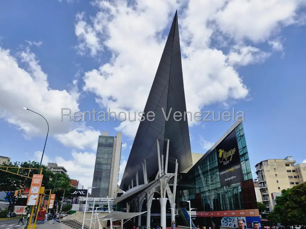 Commercial space in Los Dos Caminos, Caracas - 1