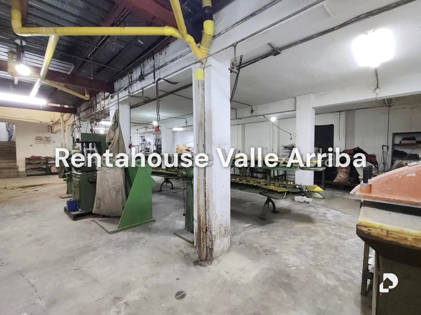 Local comercial en Parroquia La Candelaria, Caracas – 24