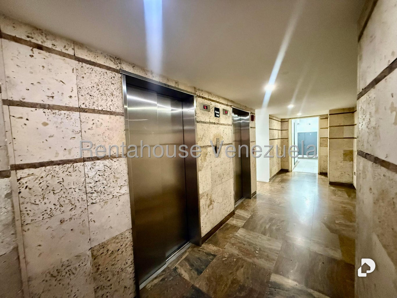 Apartamento en El Rosal, Caracas – 24