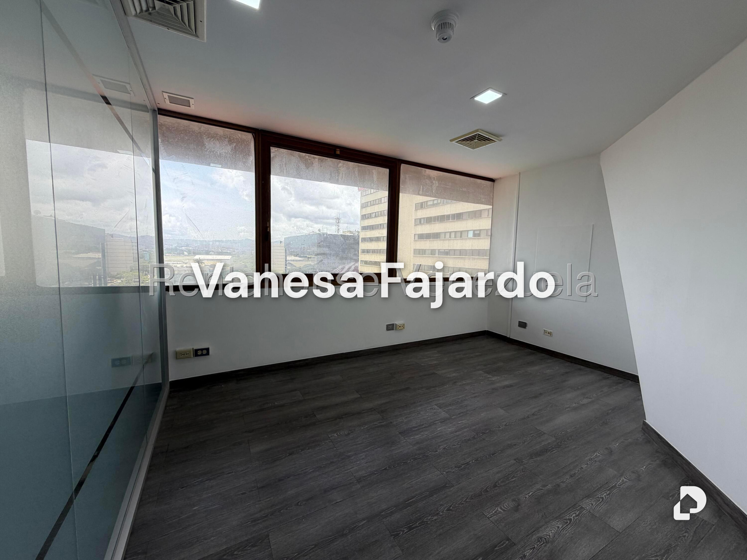 Oficina en Chuao, Caracas – 12