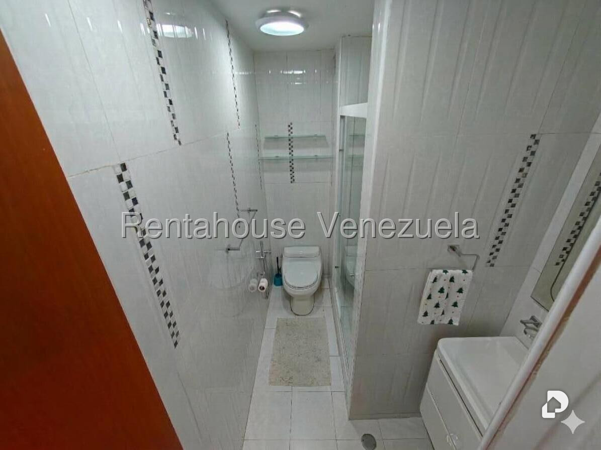 Apartamento en Lomas de Prados del Este, Caracas – 11