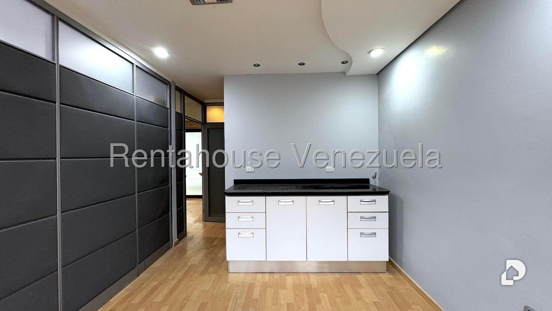 Local comercial en Vizcaya, Caracas – 28