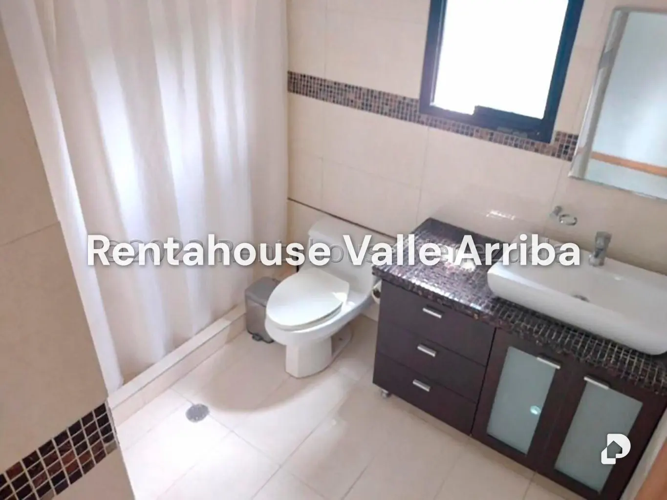Casa en Karimao Country, Caracas – 28