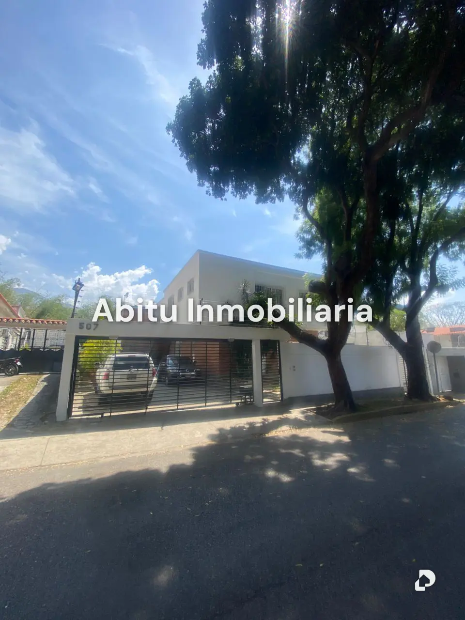 Building in La Floresta, Caracas – 2