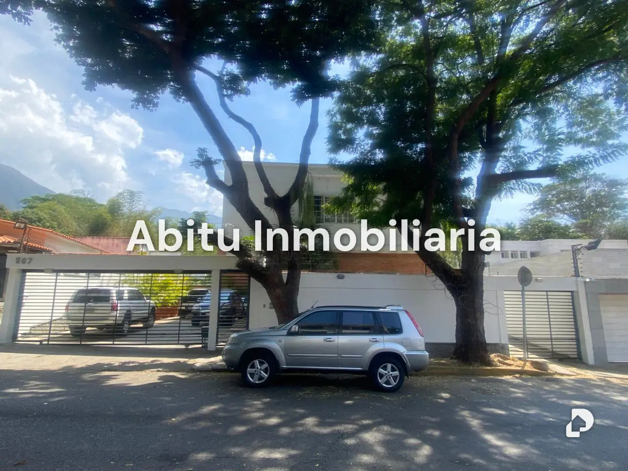 Building in La Floresta, Caracas – 6