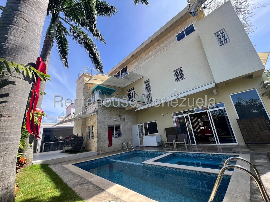Casa en Santa Paula, Caracas - 1