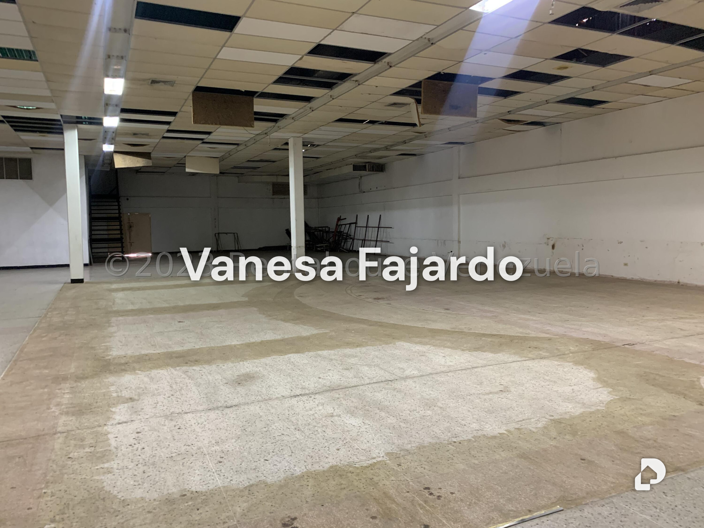 Local comercial en Avenida Goajira, Maracaibo – 24