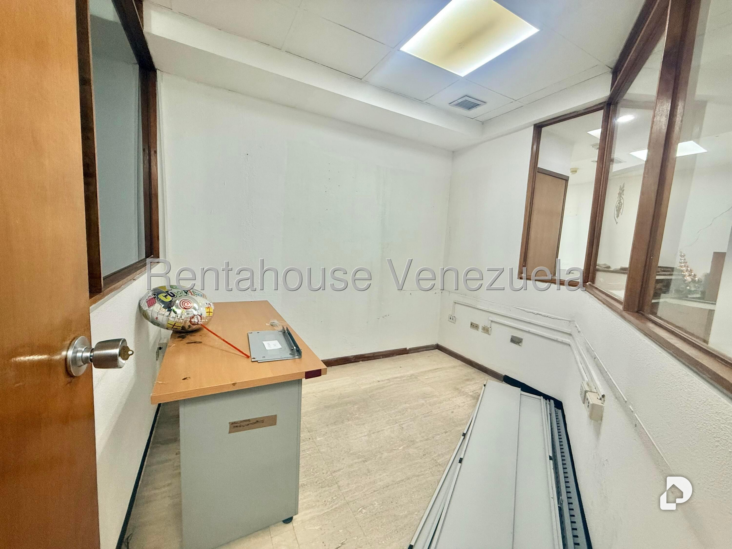Local comercial en Plaza Venezuela, Caracas – 10