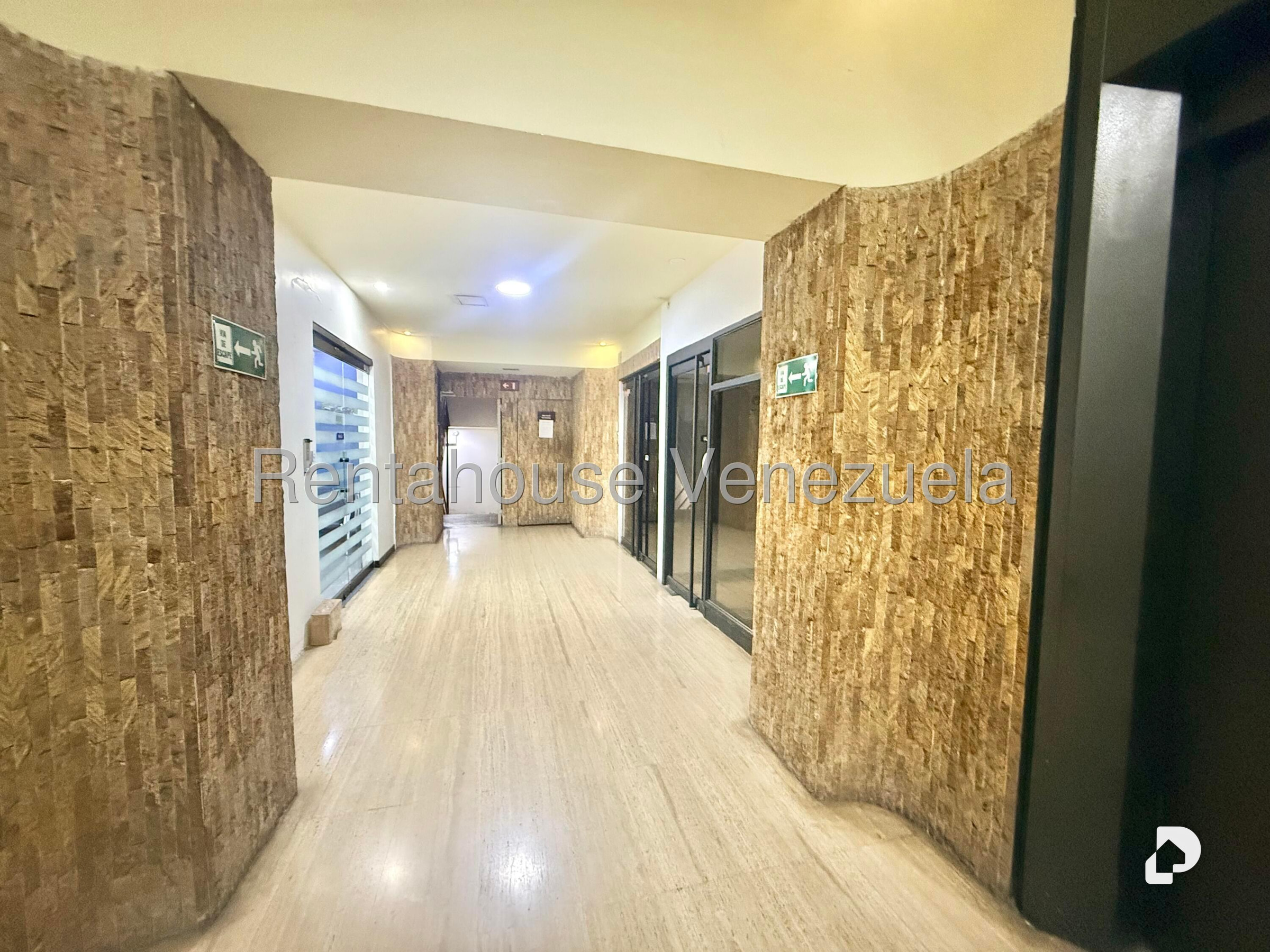 Local comercial en Plaza Venezuela, Caracas – 5