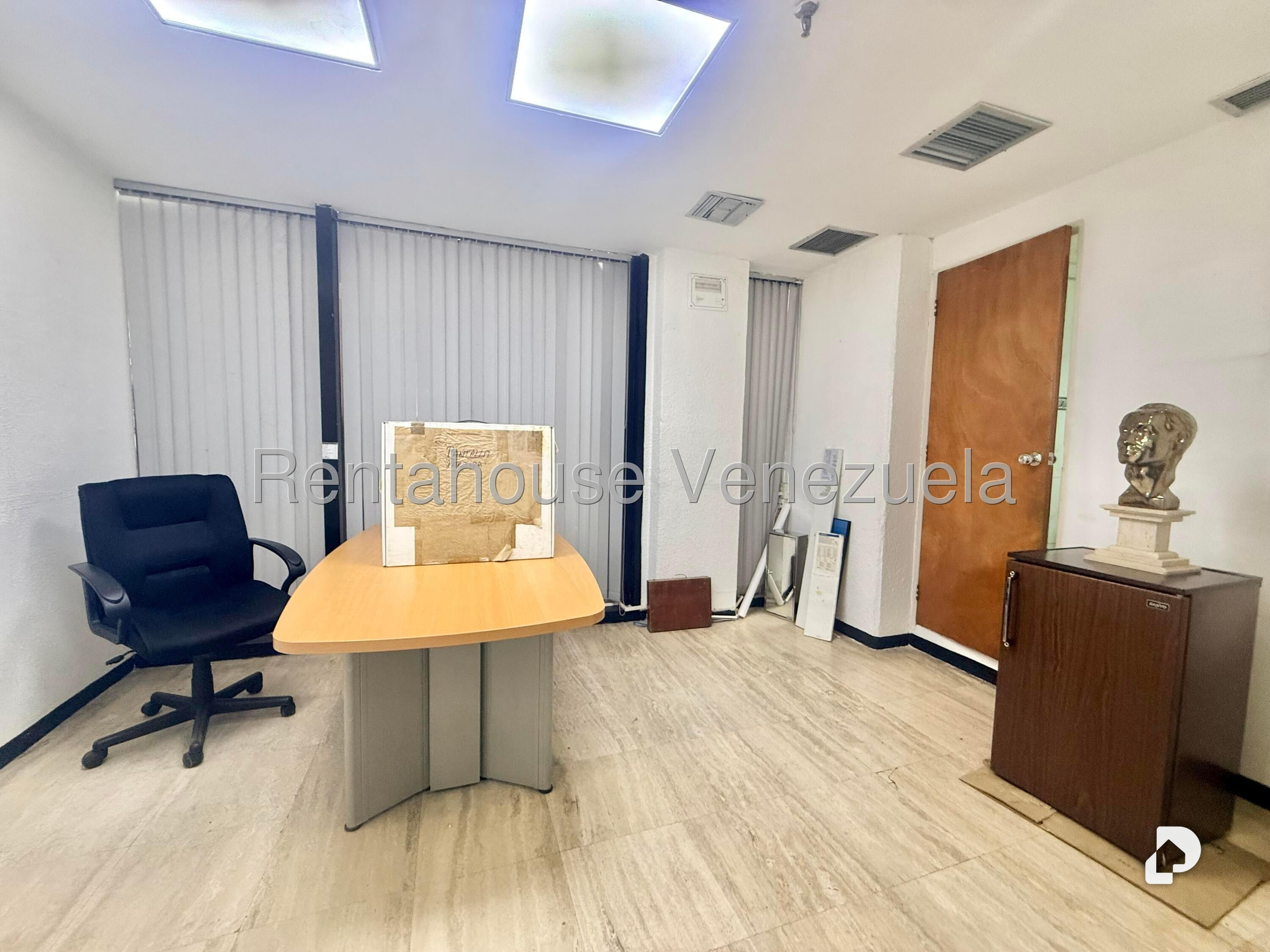 Local comercial en Plaza Venezuela, Caracas – 22