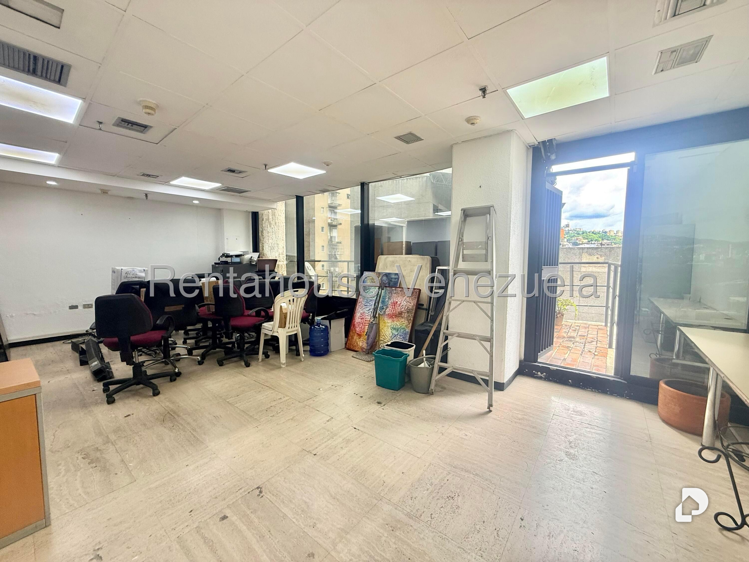 Local comercial en Plaza Venezuela, Caracas – 12