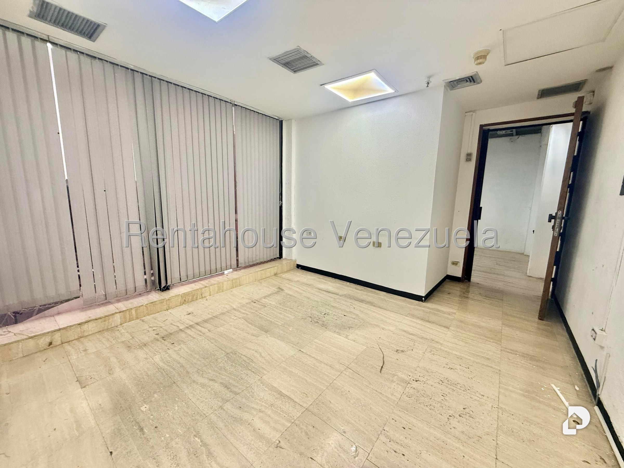 Local comercial en Plaza Venezuela, Caracas – 30