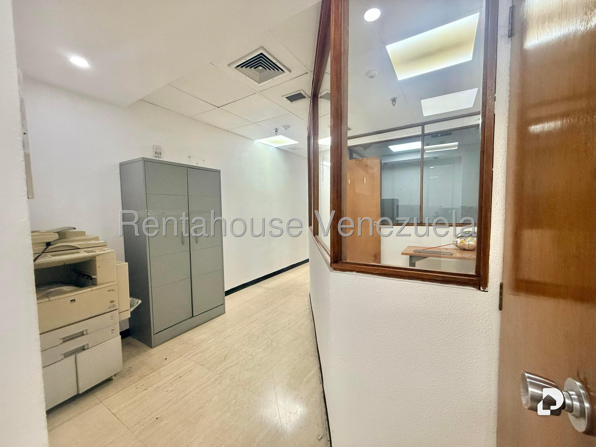 Local comercial en Plaza Venezuela, Caracas – 9