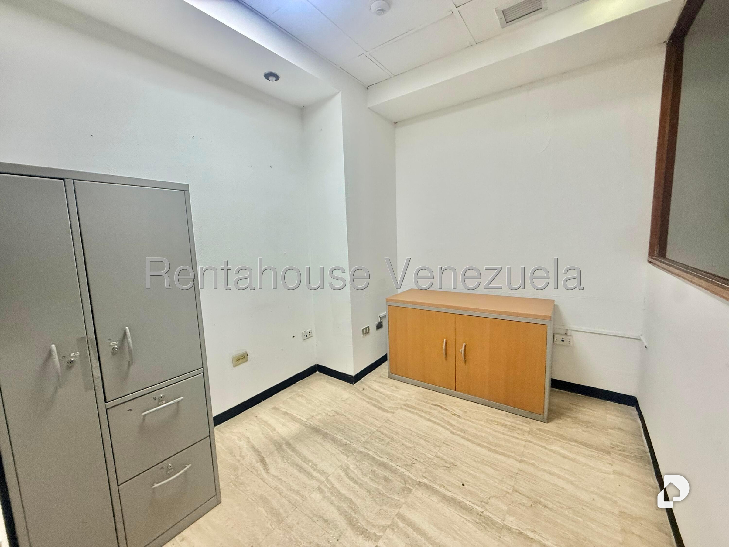 Local comercial en Plaza Venezuela, Caracas – 11