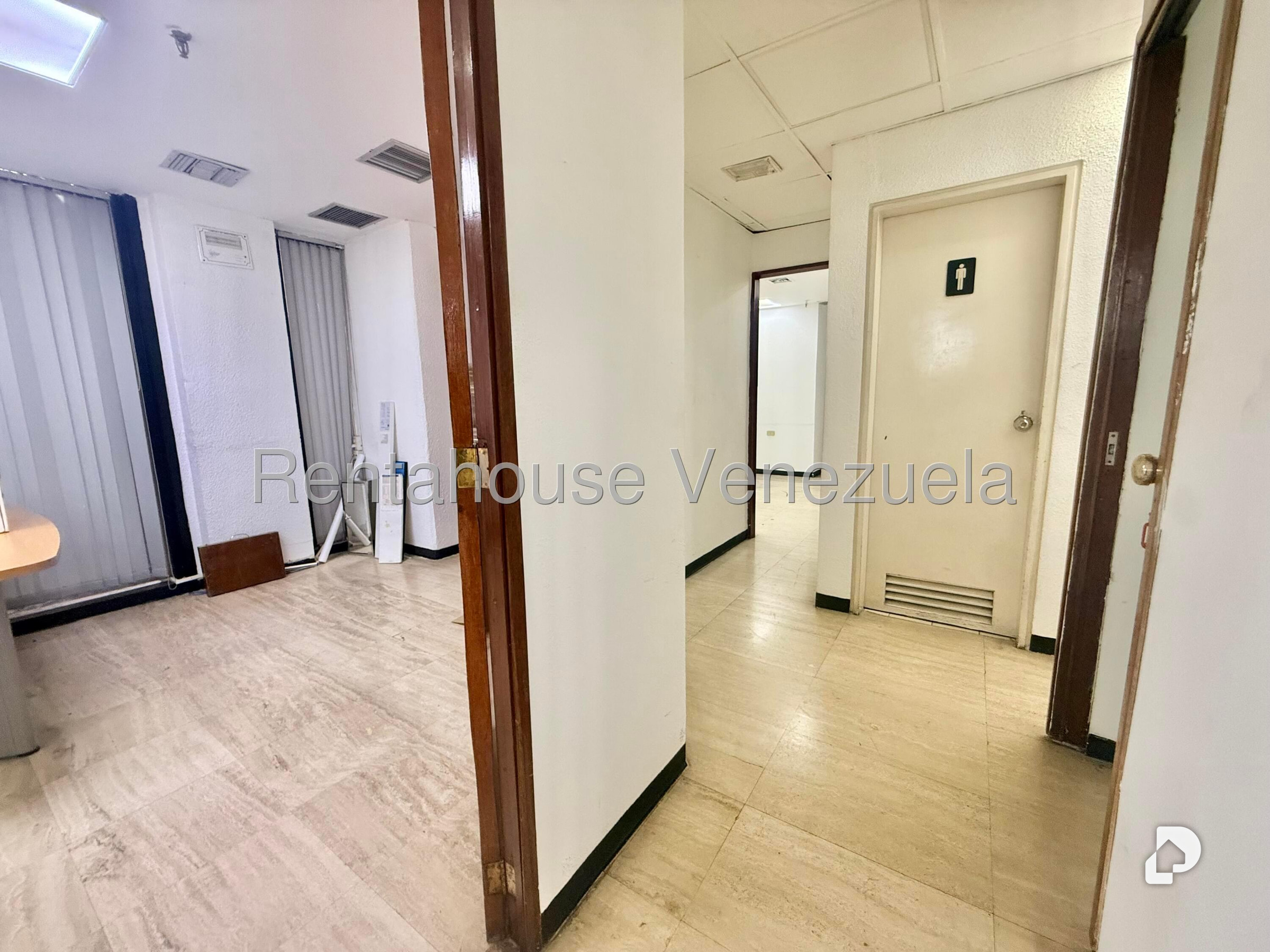 Local comercial en Plaza Venezuela, Caracas – 26
