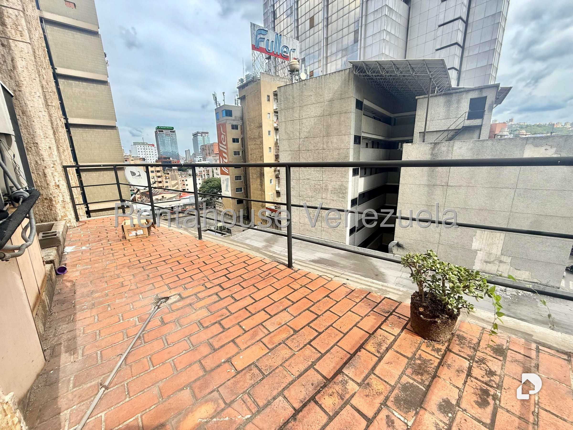 Local comercial en Plaza Venezuela, Caracas – 15