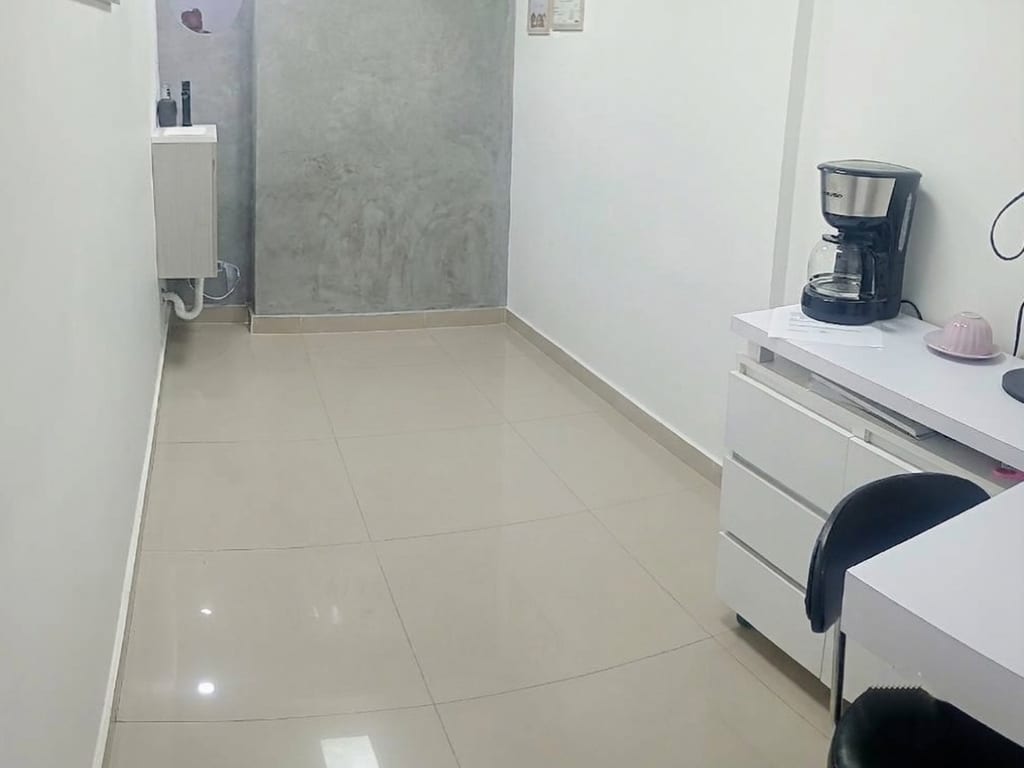 Oficina en Las Mercedes, Caracas - 1