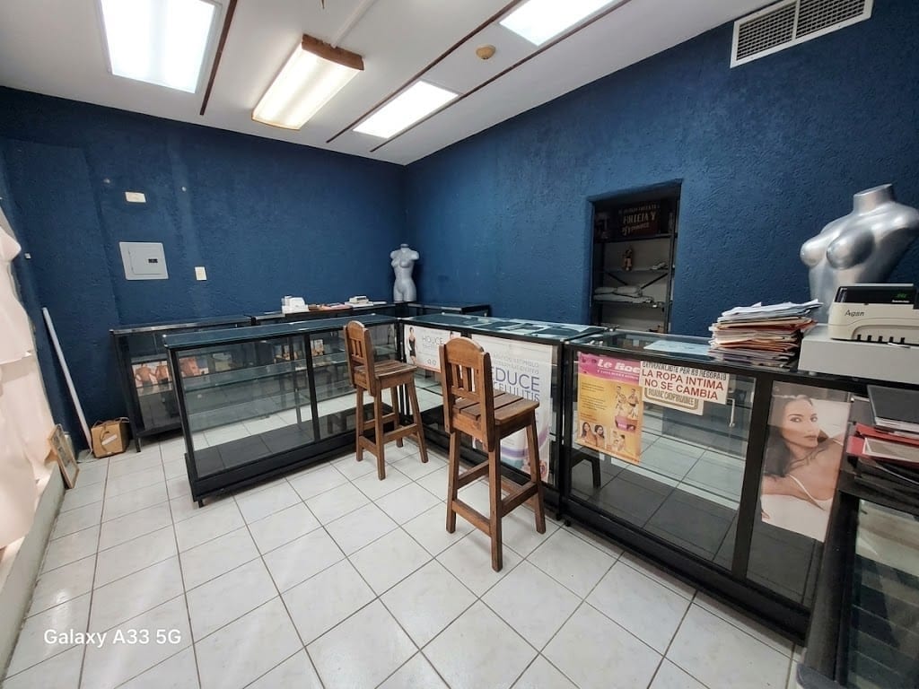 Local comercial en Valencia - 1