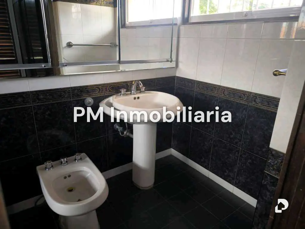 Casa en Cumbres de Curumo, Caracas – 25