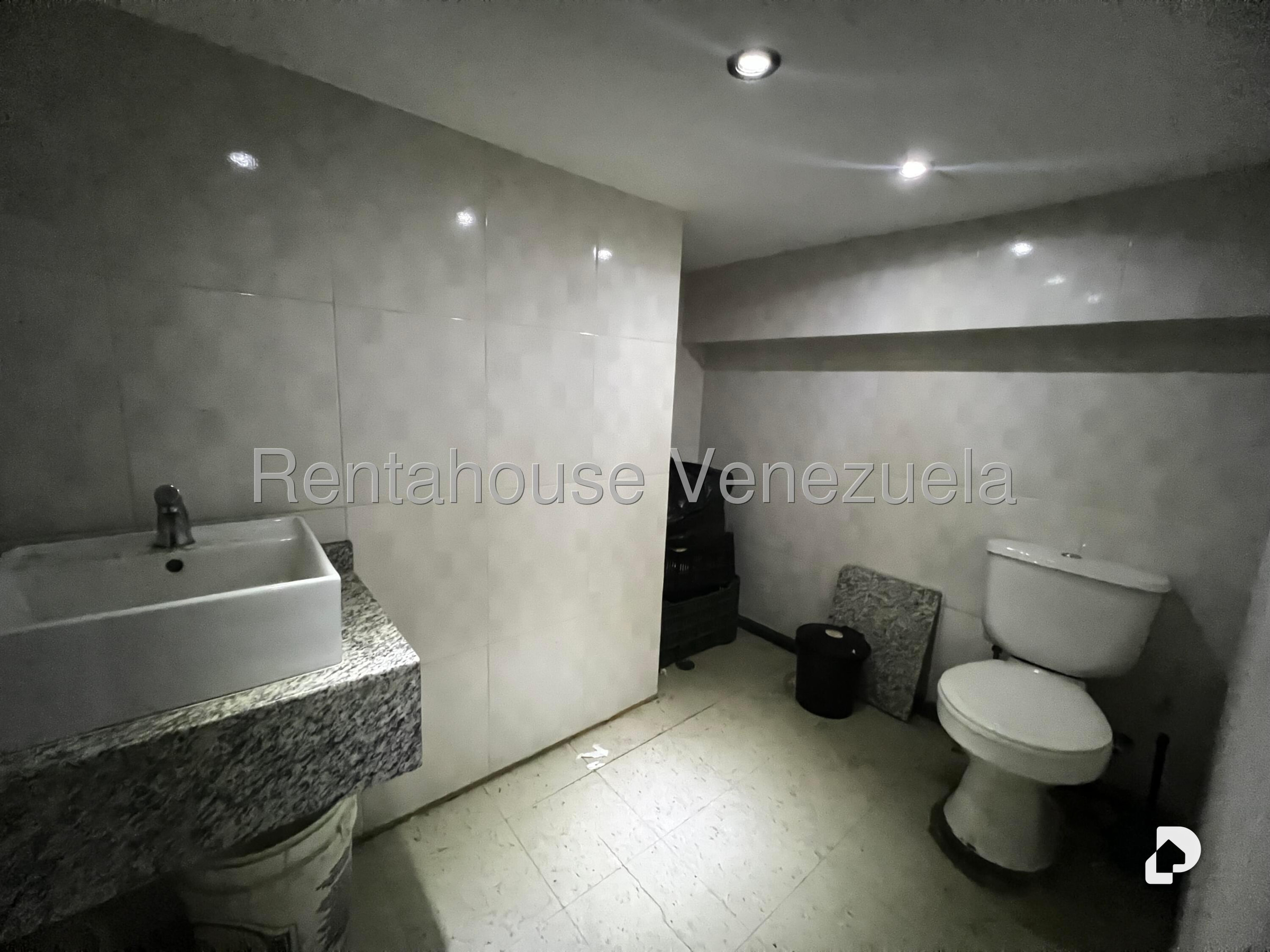 Local comercial en Parroquia La Candelaria, Caracas – 15
