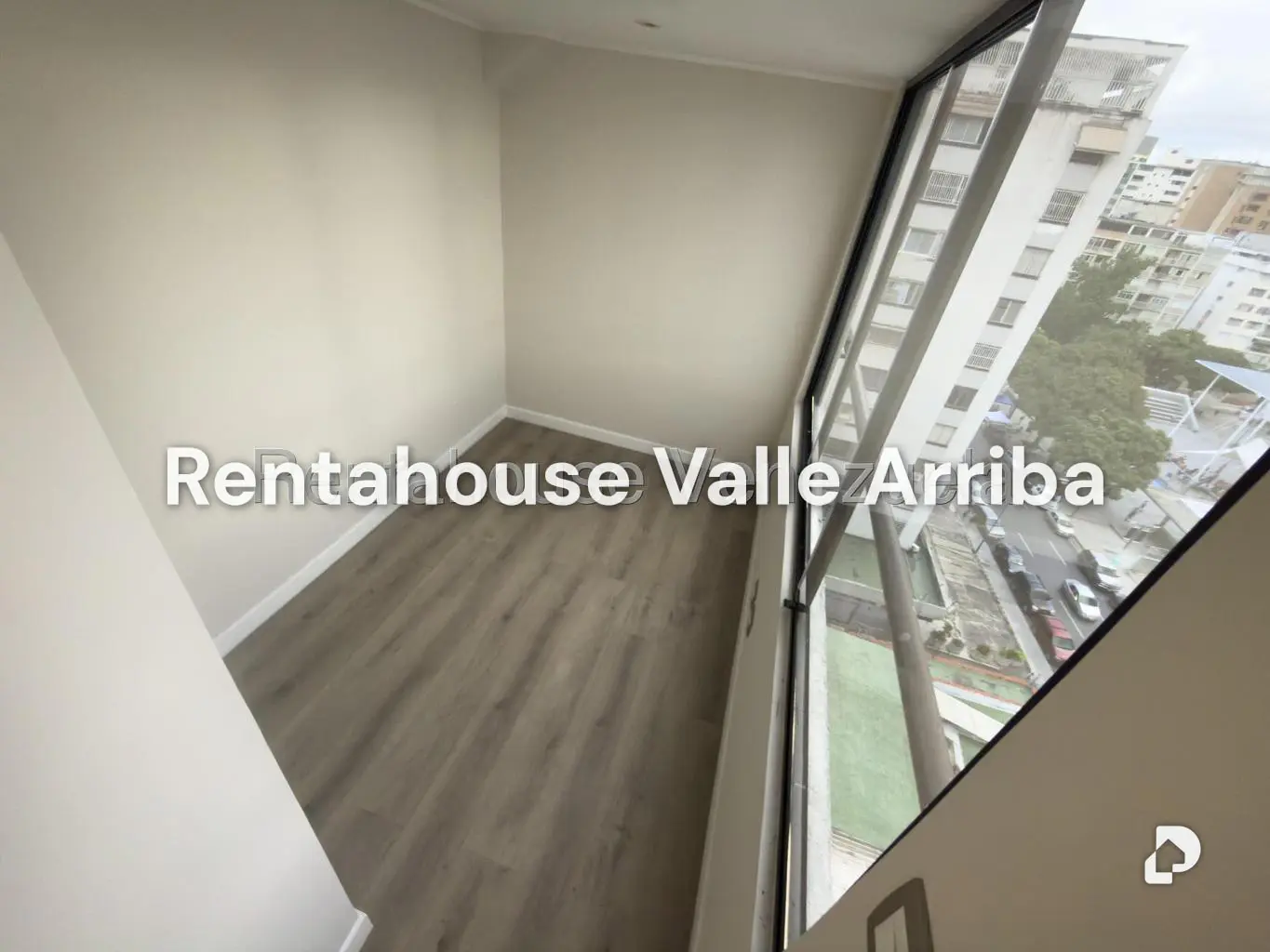Apartamento en Los Palos Grandes, Caracas – 12
