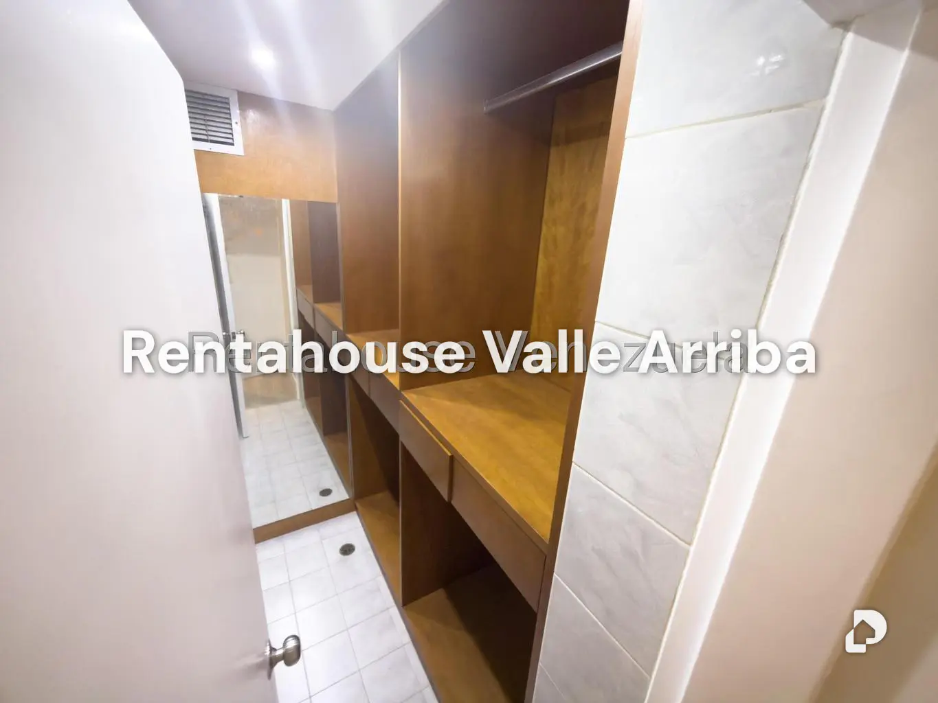 Apartamento en Los Palos Grandes, Caracas – 19