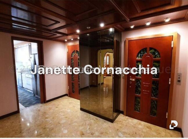 Apartamento en El Rosal, Caracas – 2