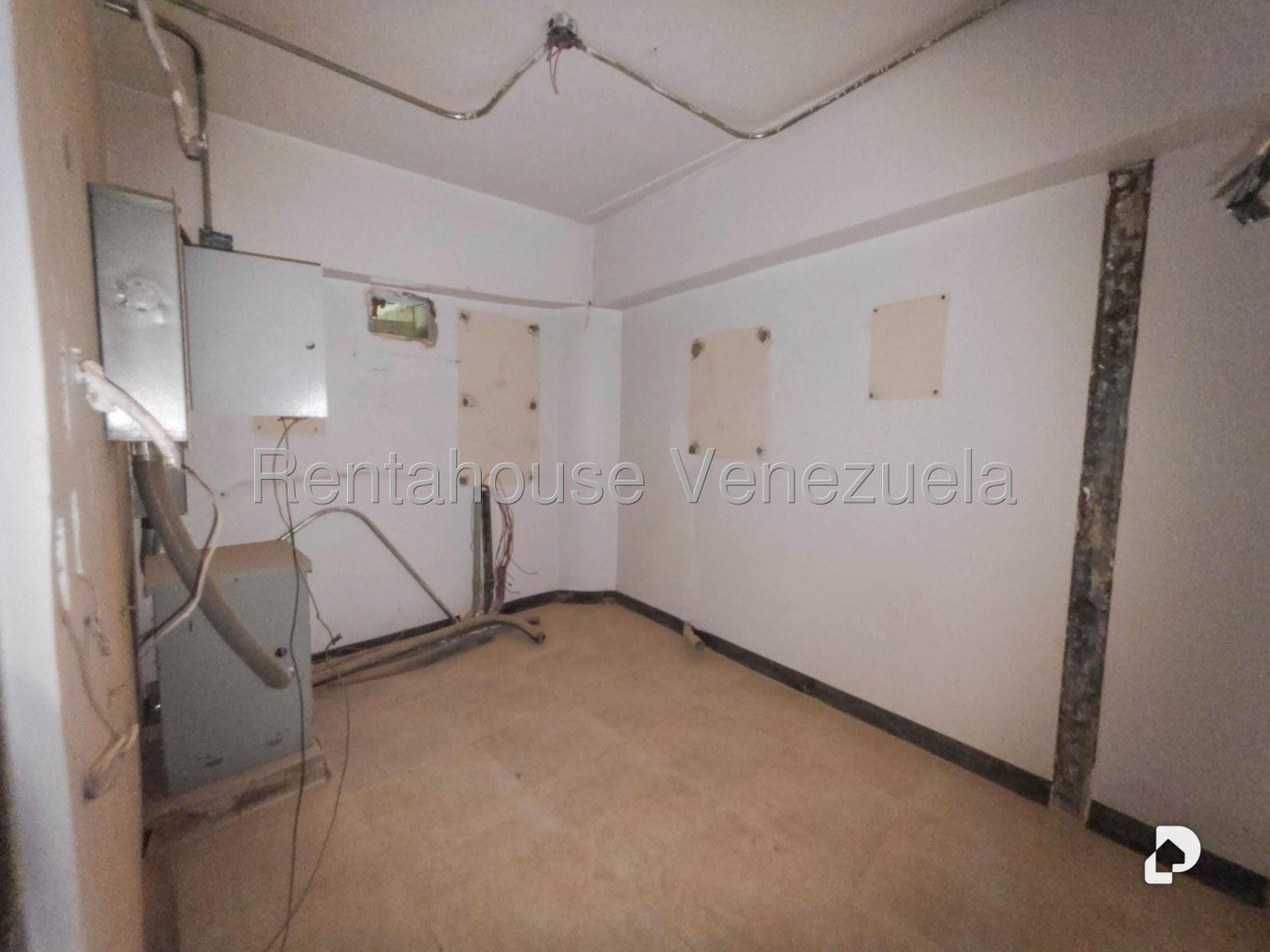 Local comercial en Los Dos Caminos, Caracas – 19