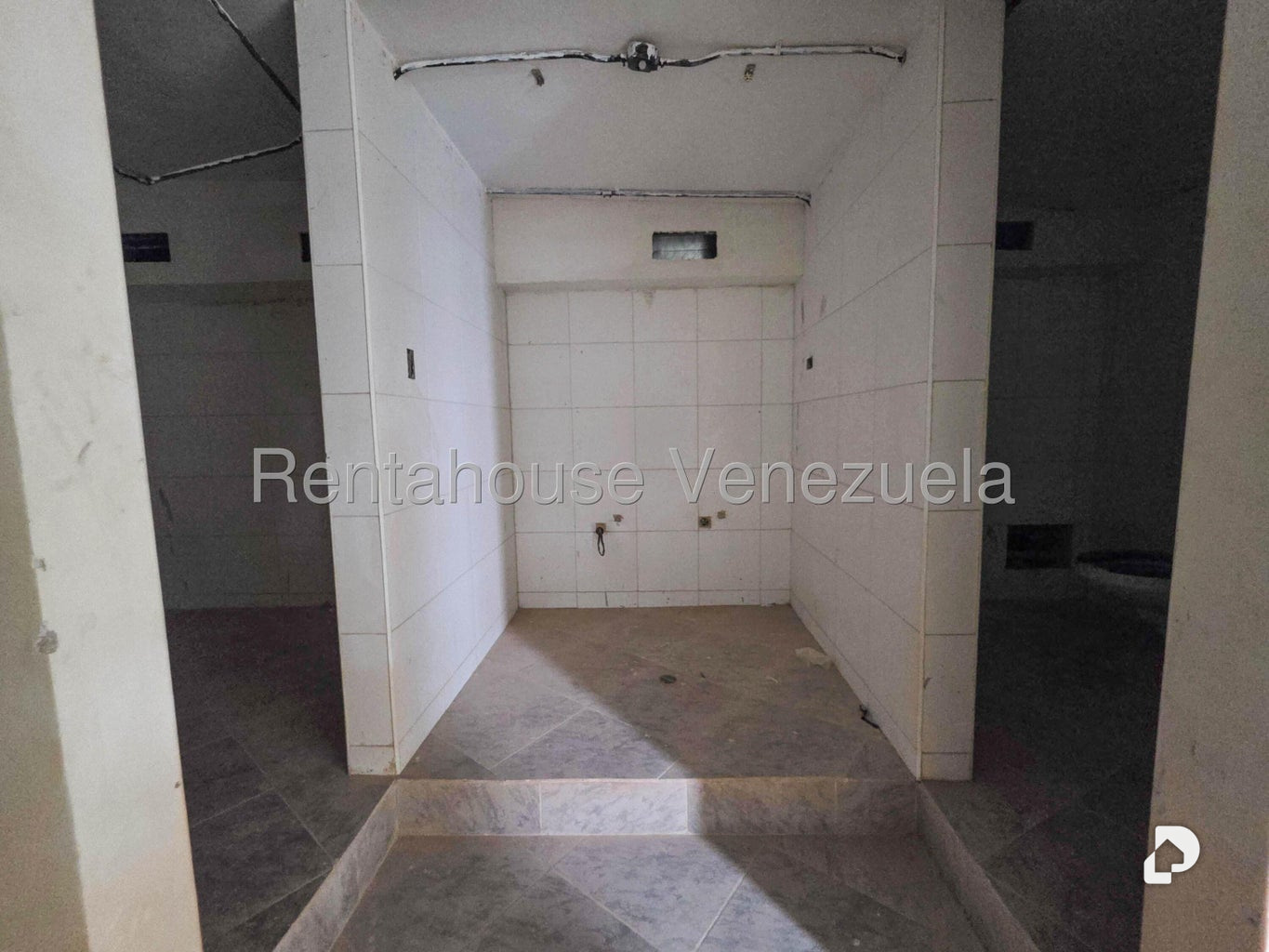 Local comercial en Los Dos Caminos, Caracas – 14