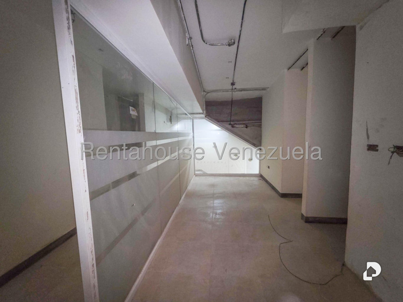 Local comercial en Los Dos Caminos, Caracas – 17