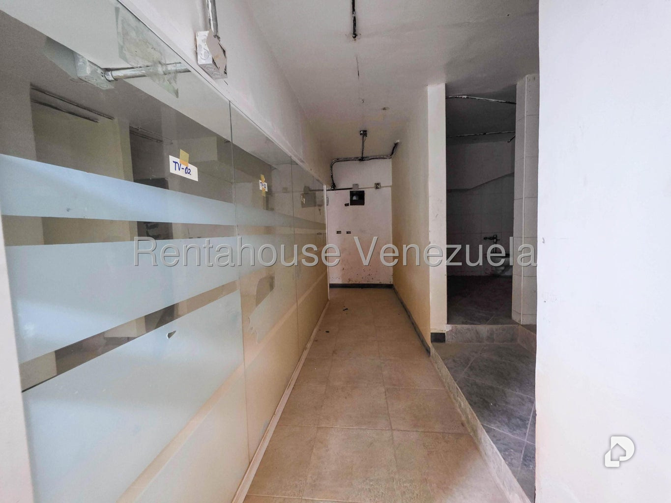 Local comercial en Los Dos Caminos, Caracas – 13