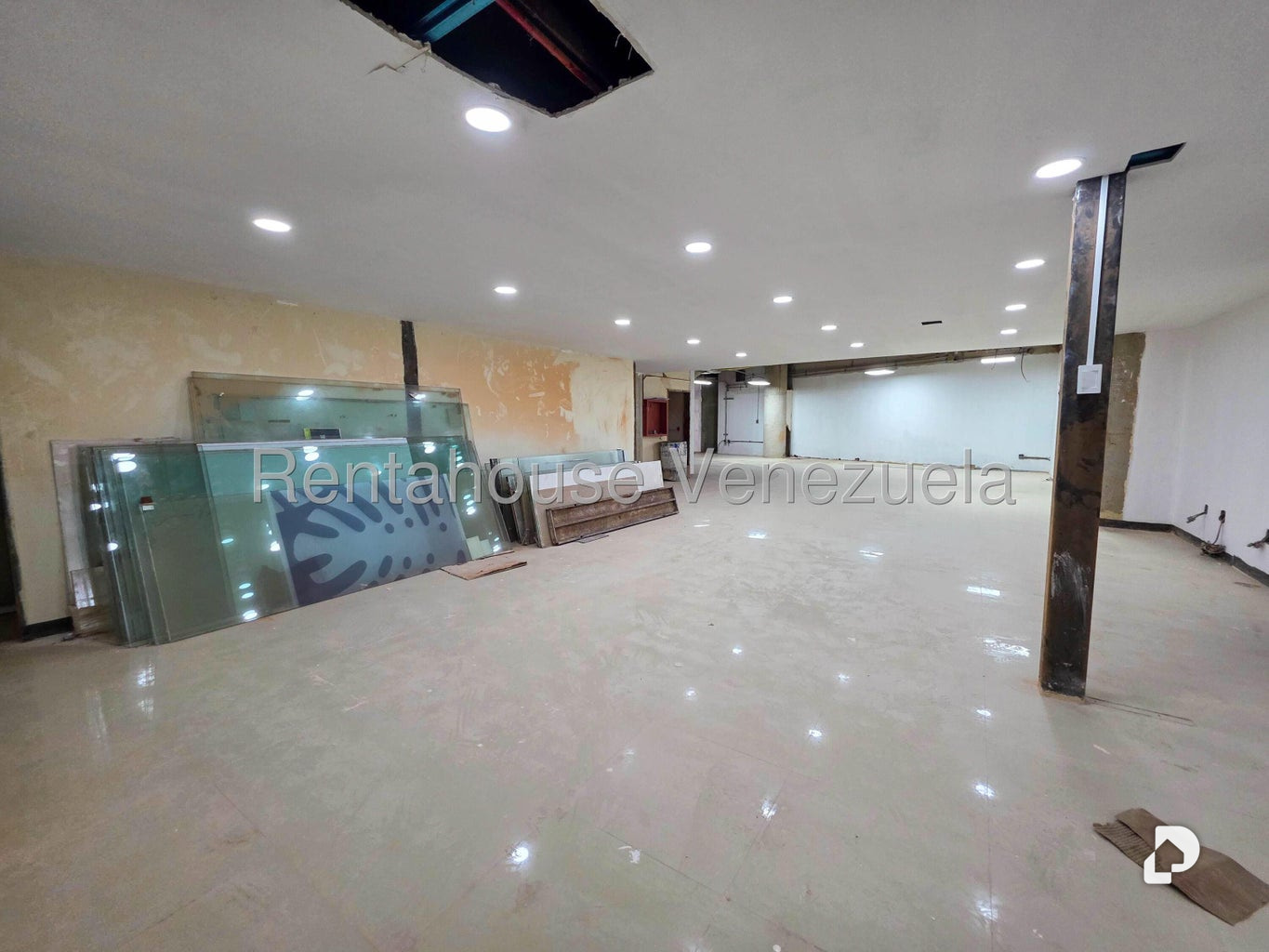 Local comercial en Los Dos Caminos, Caracas – 23