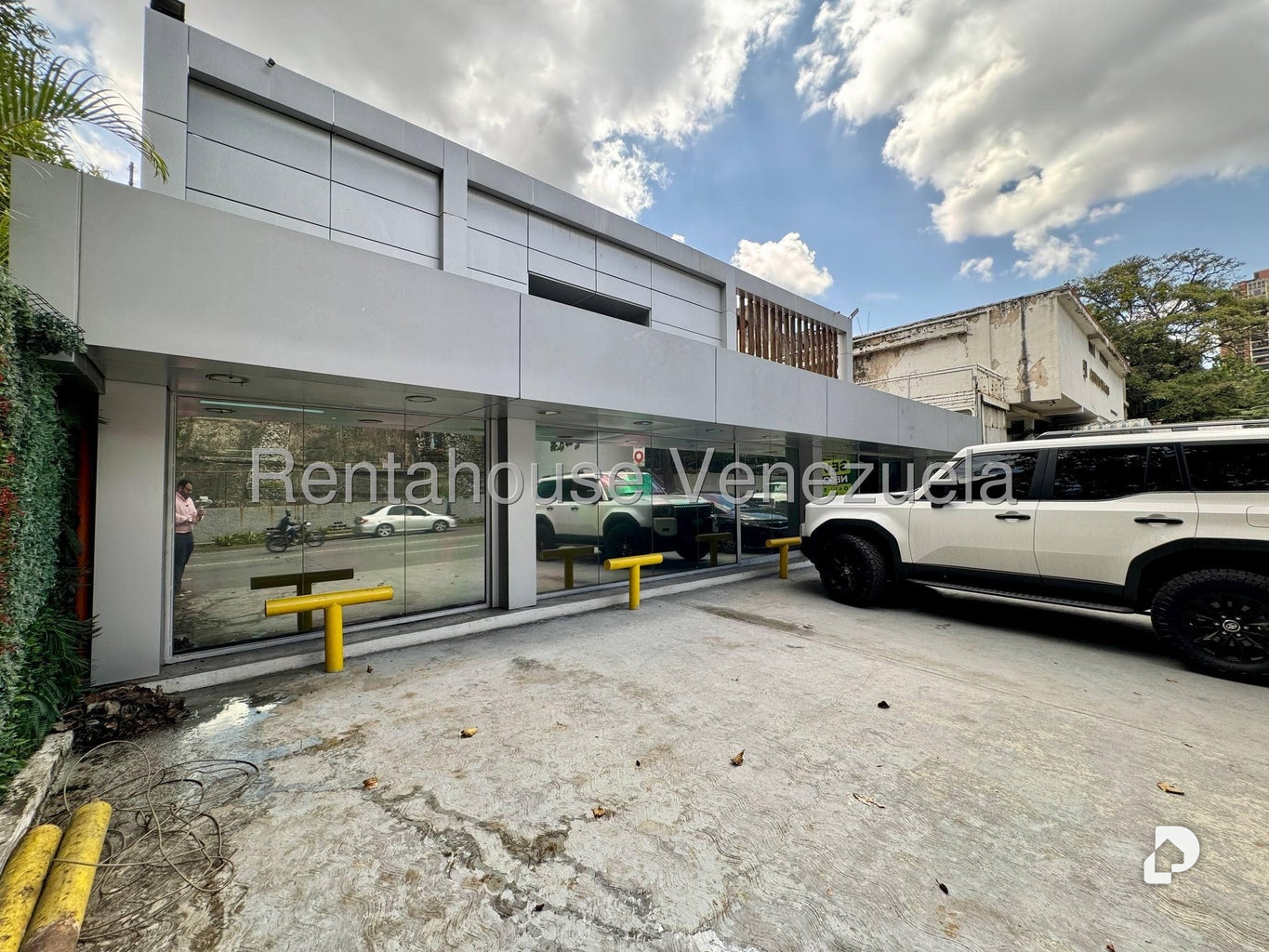 Local comercial en Chuao, Caracas – 1