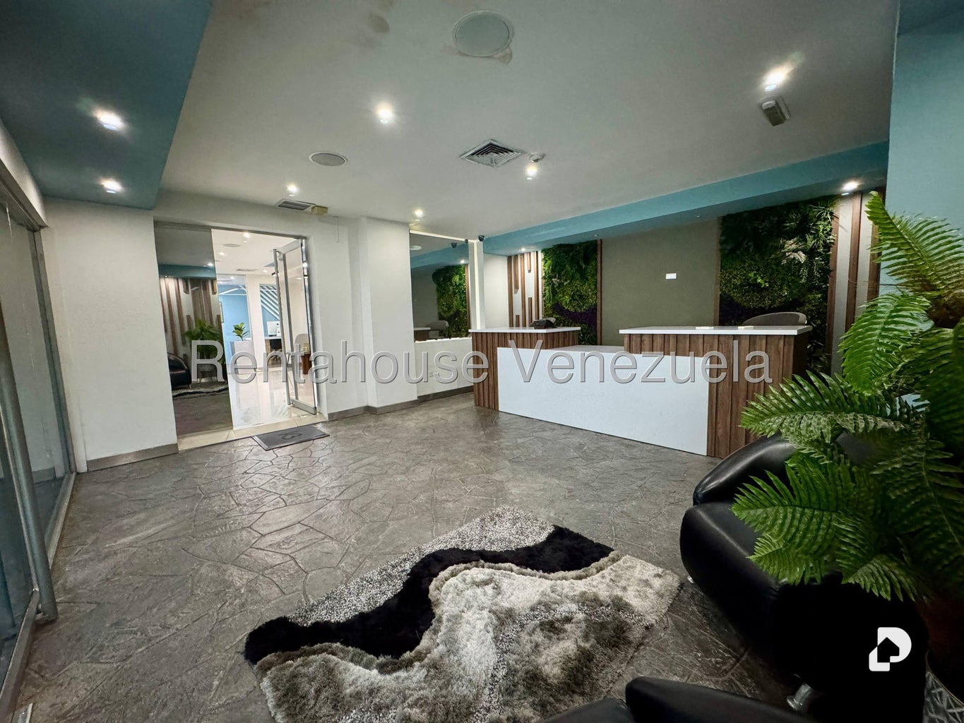 Local comercial en Chuao, Caracas – 12