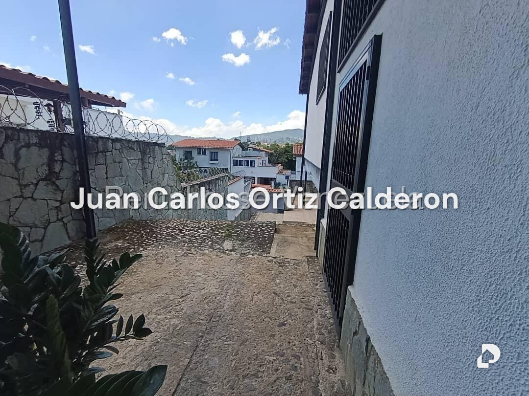 Casa en Cumbres de Curumo, Caracas – 28