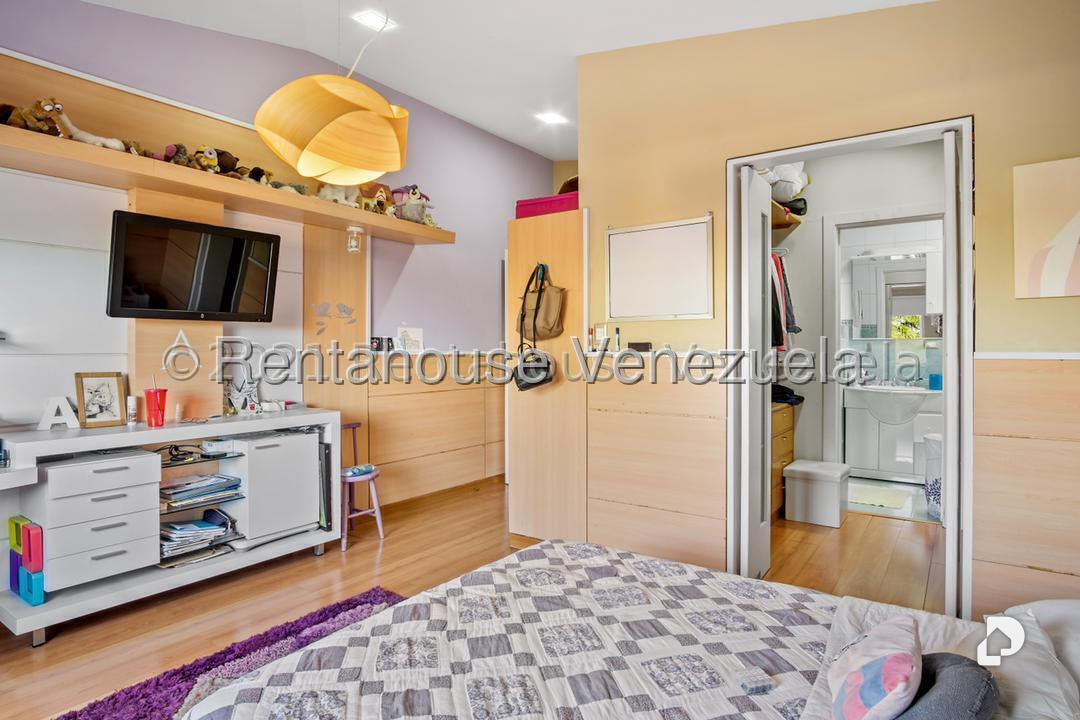 House in La Lagunita Country Club, Caracas – 24