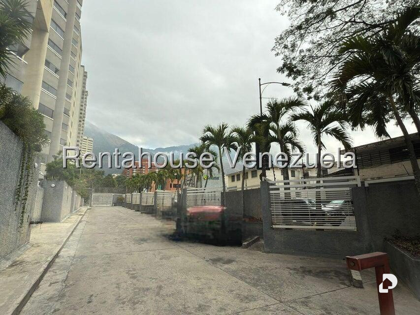 Local comercial en Los Dos Caminos, Caracas – 17