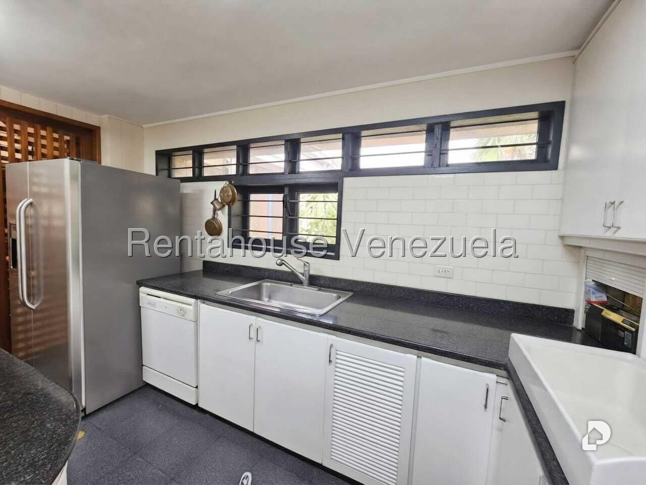 Casa en Alto Prado, Caracas – 24