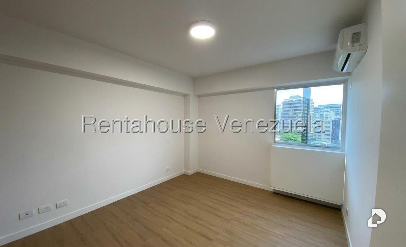 Apartamento en Los Palos Grandes, Caracas – 17