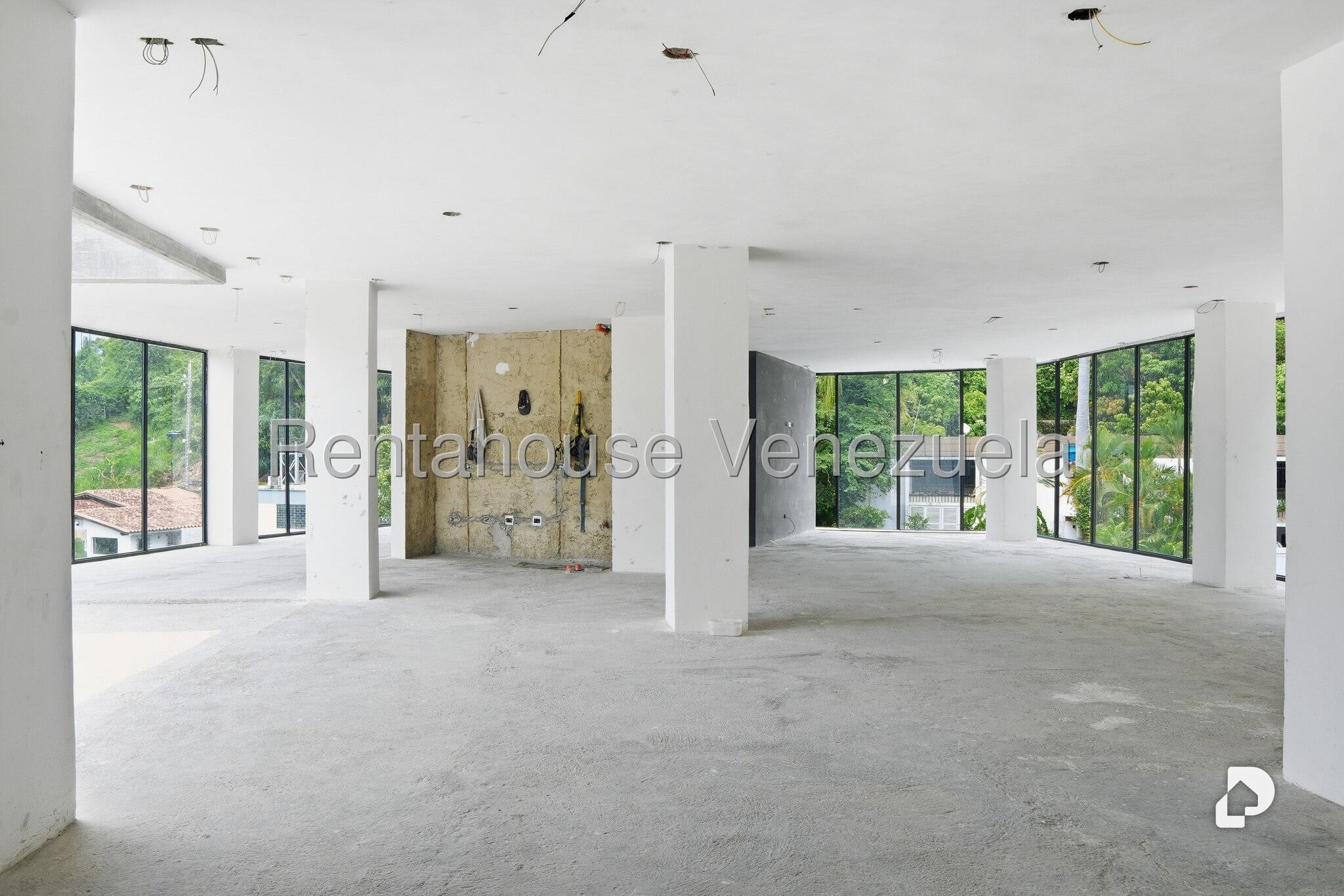 Local comercial en Chuao, Caracas – 28