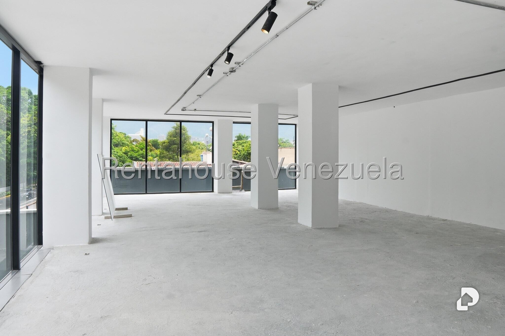Local comercial en Chuao, Caracas – 20
