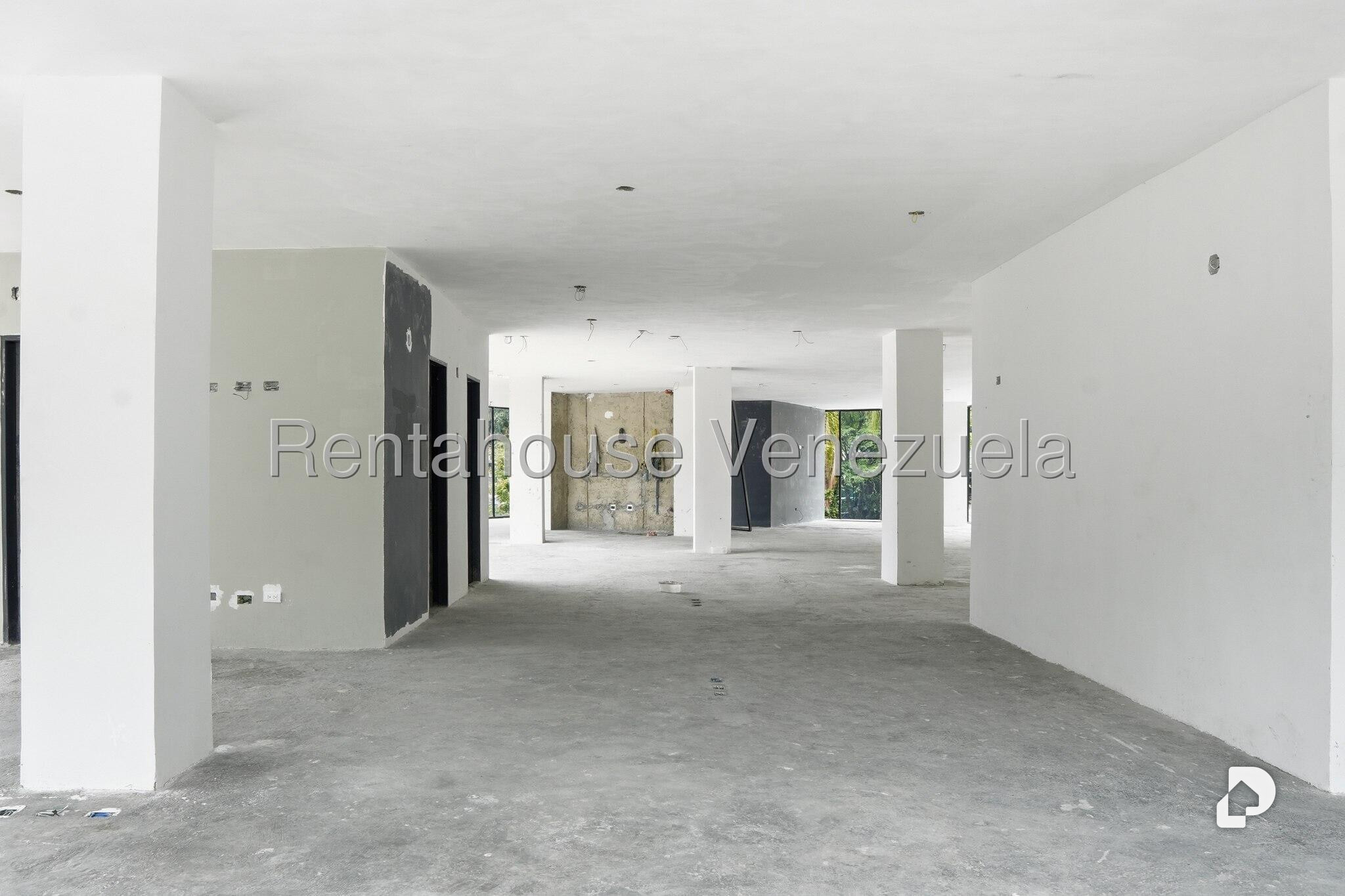 Local comercial en Chuao, Caracas – 27