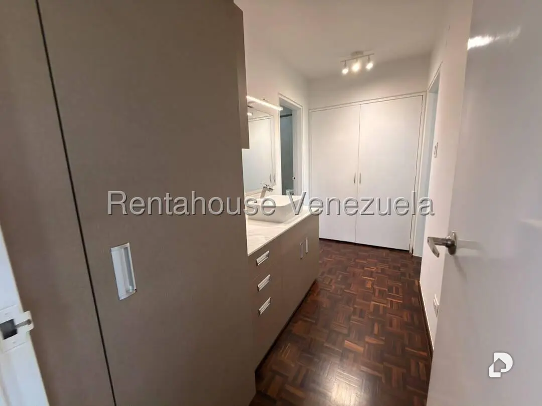 Apartment in Las Mercedes, Caracas – 20
