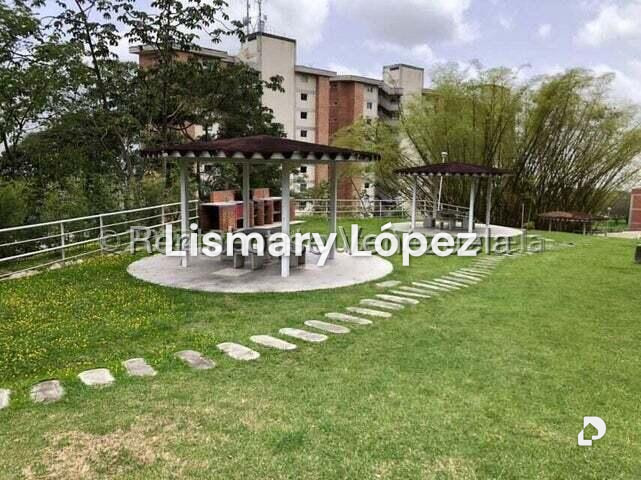 Apartamento en Miravila, Caracas – 11