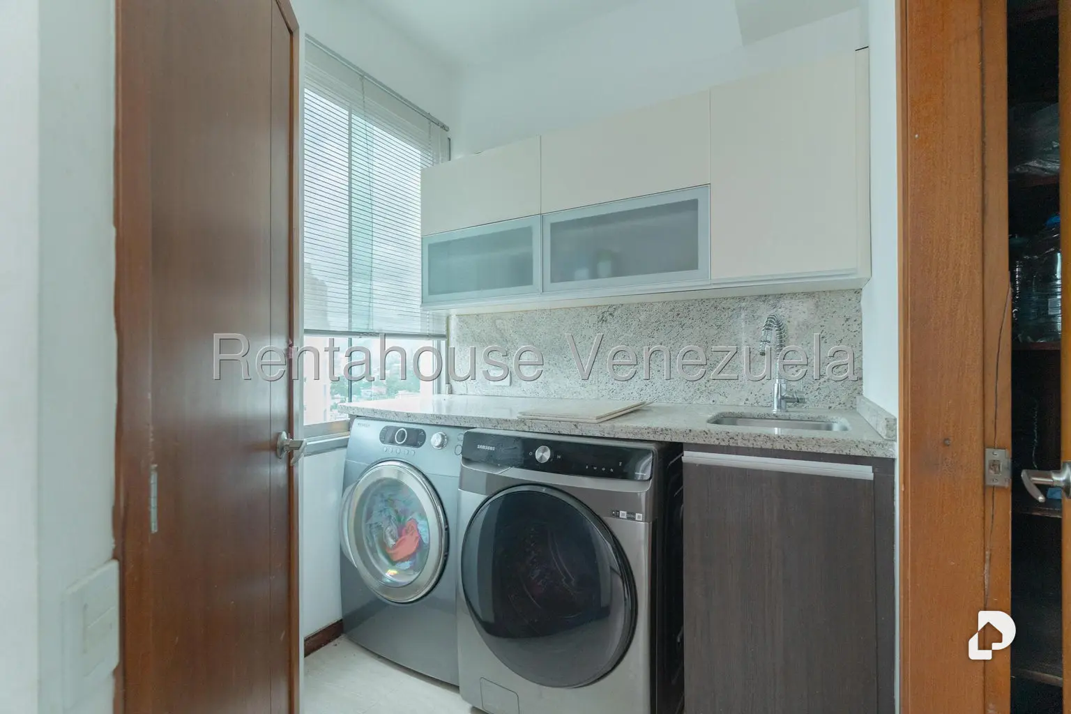 Apartamento en Las Mesetas de Santa Rosa de Lima, Caracas – 19