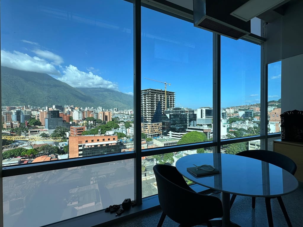 Oficina en Las Mercedes, Caracas - 1
