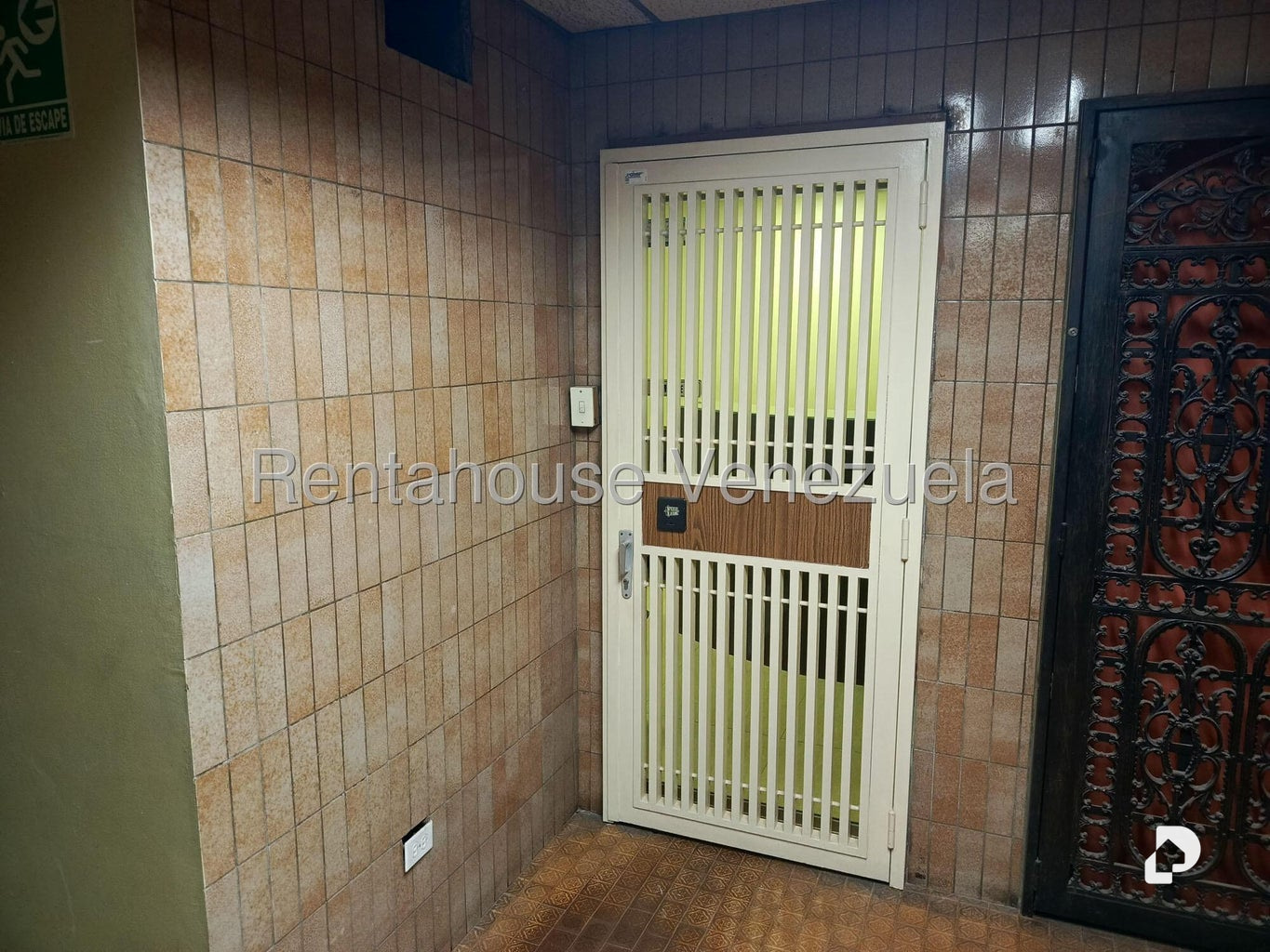 Local comercial en Parroquia La Candelaria, Caracas – 5