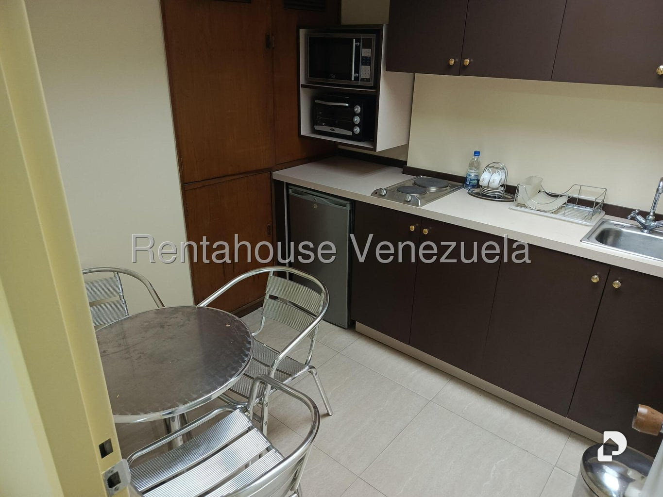Local comercial en Parroquia La Candelaria, Caracas – 13