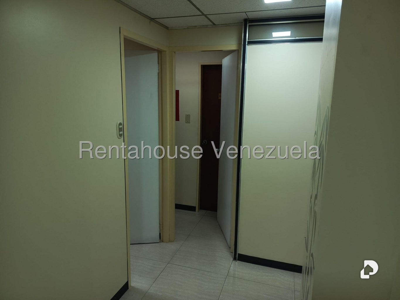 Local comercial en Parroquia La Candelaria, Caracas – 12