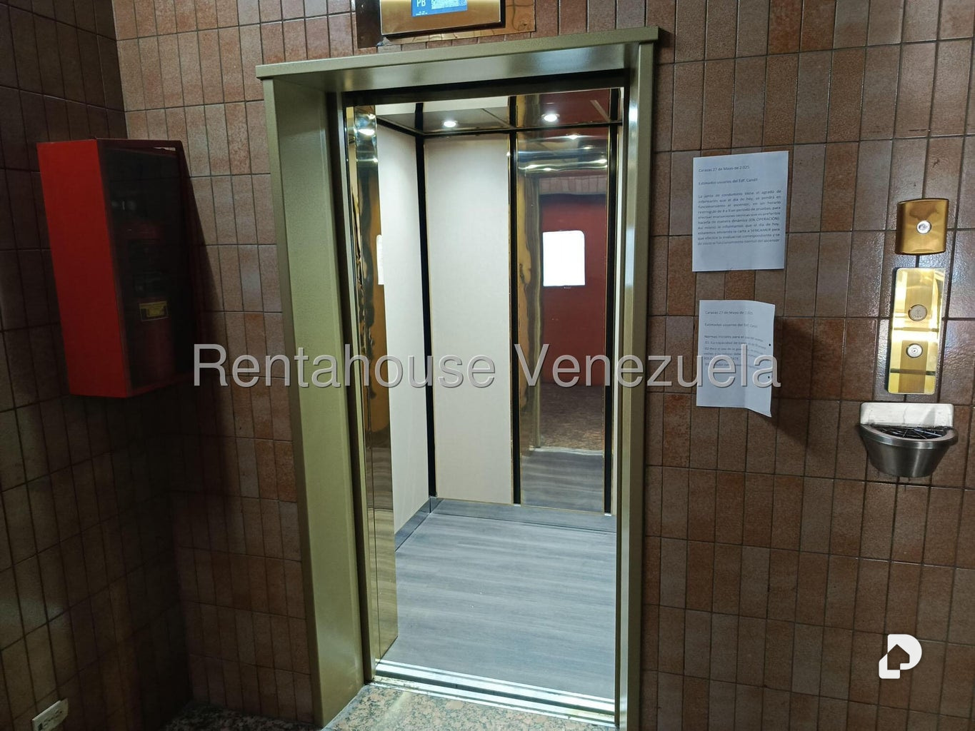 Local comercial en Parroquia La Candelaria, Caracas – 3